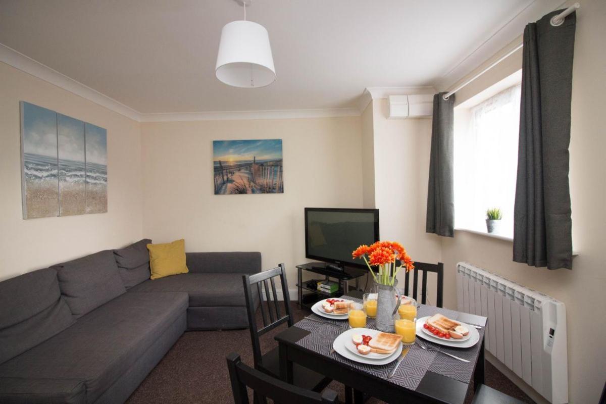 Stayzo Penthouse Accommodation 2- Premier Lodge 사우샘프턴 외부 사진